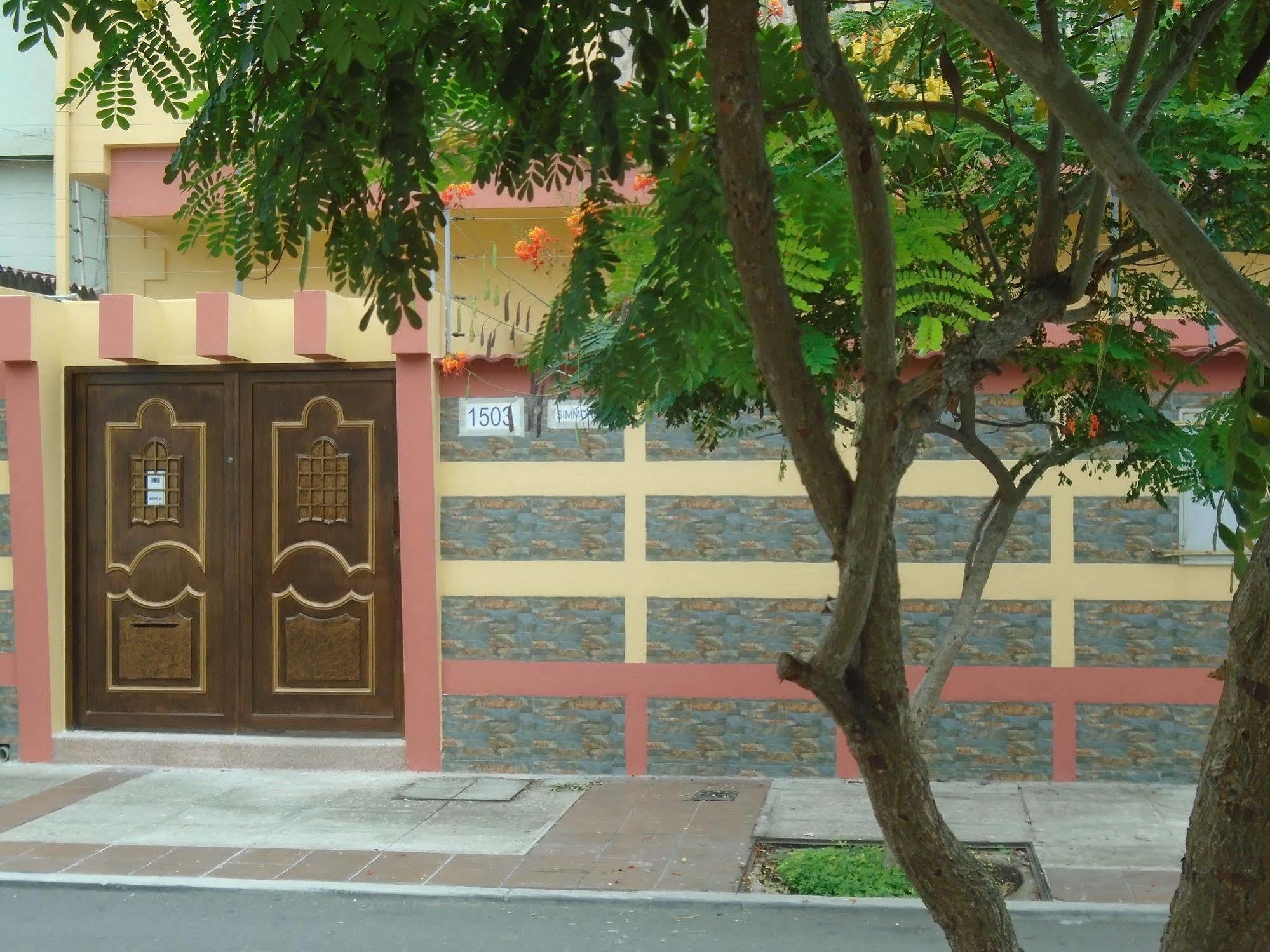 Simmonds Inn 瓜亚基尔 外观 照片